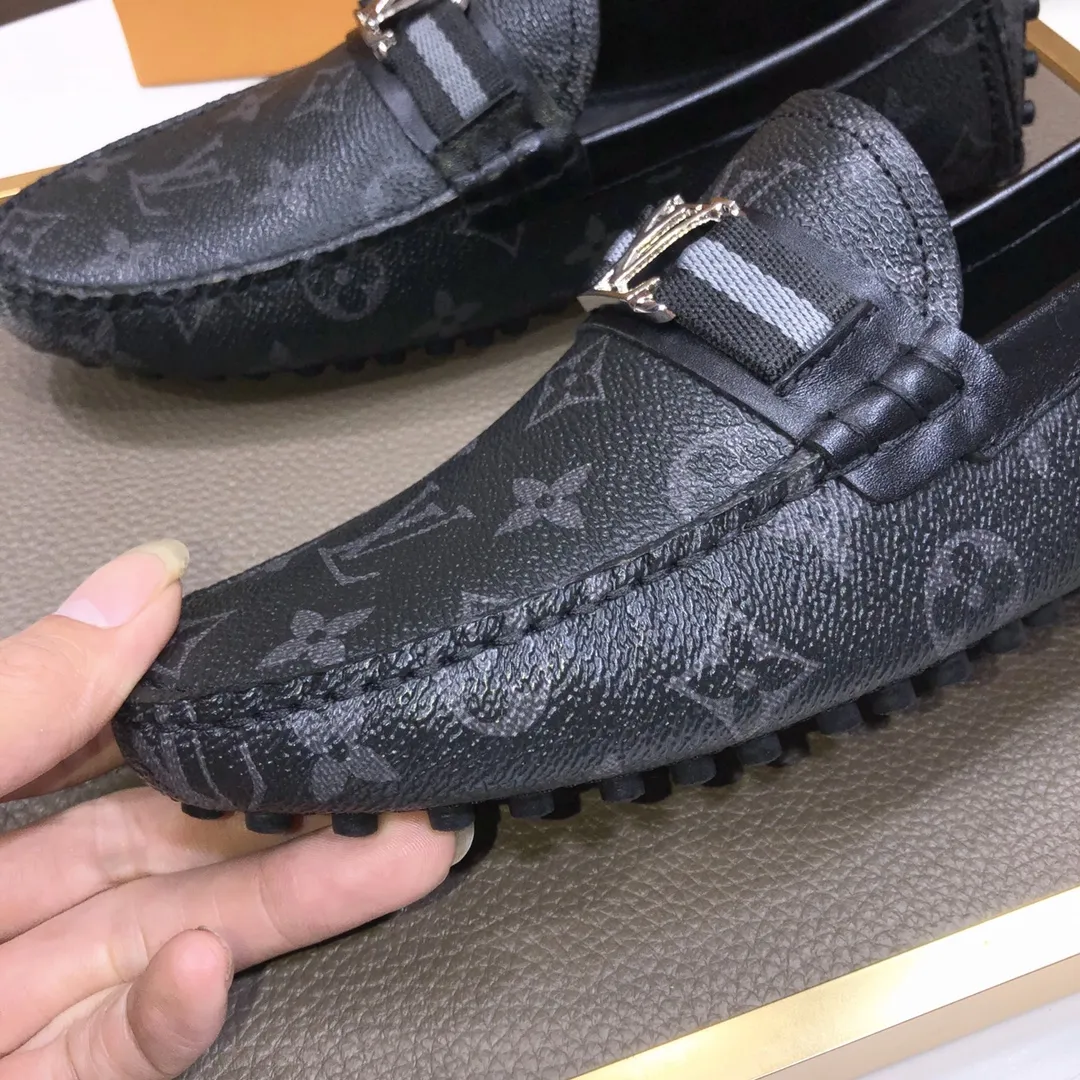 Men's men's shoes 💰420💰 [LV Doudou shoes] (water-dyed cowhide lining) new model is on the market, available on the official website. The new Doudou shoes are processed into single-color materials, and the uppers are made of imported special materials. The body of the shoe is fully hemmed with mark thread, and is lined with imported original cowhide leather. The elegant shoe shape is super suitable for all-matching, and the size is 38-44.